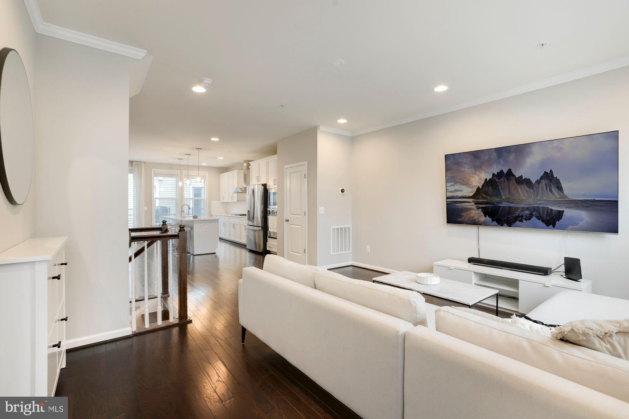 14575 Lakestone Drive Chantilly, VA 20151 - Photo 4 of 50 Living Room