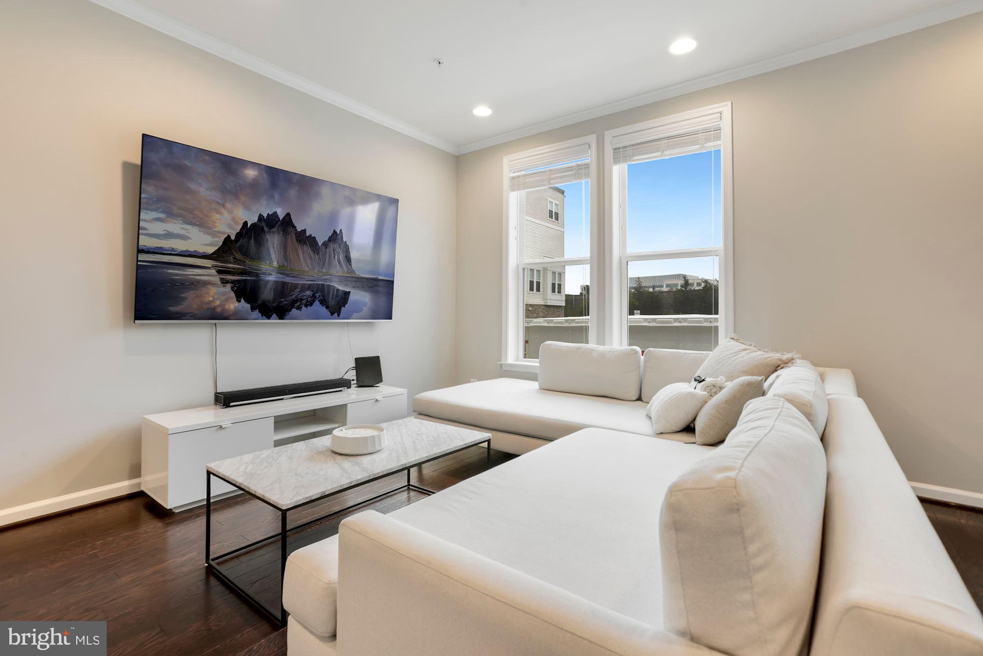 14575 Lakestone Drive Chantilly, VA 20151 - Photo 7 of 50 Living Room