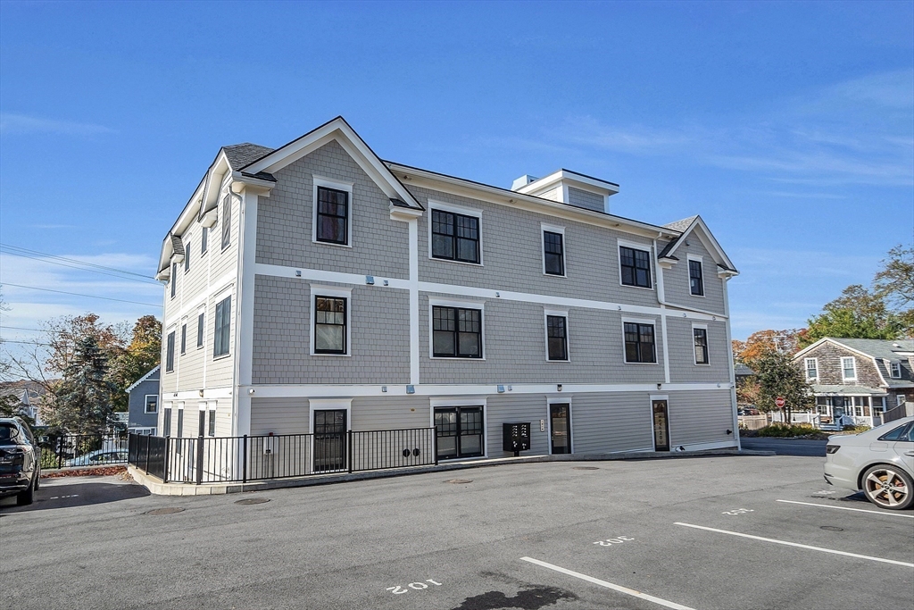 35 Fuller Street, Unit 301 Gloucester, MA 01930 - Photo 25 of 36