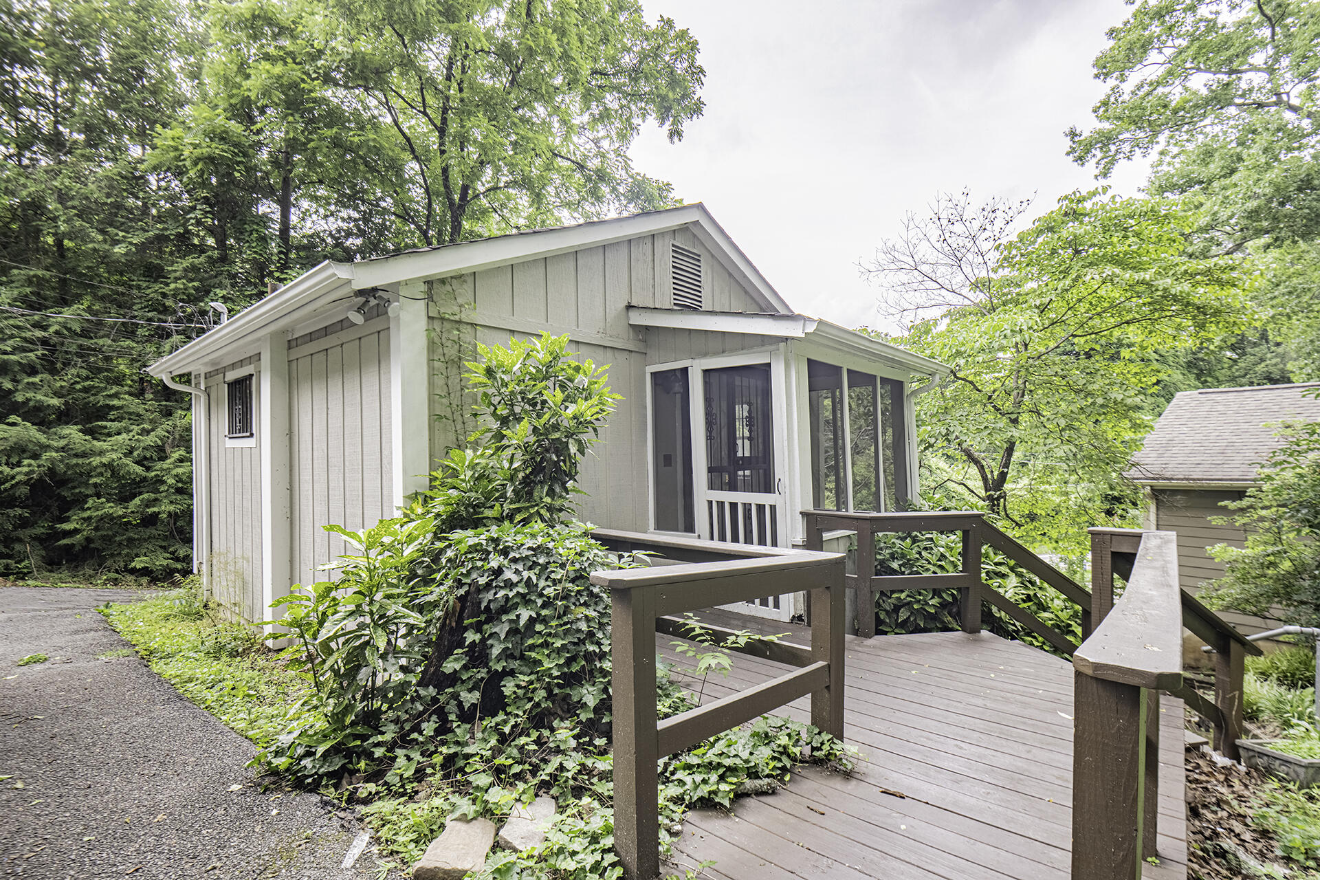 307 West Crest Road Rossville, GA 30741 - Photo 1 of 18 KHP13