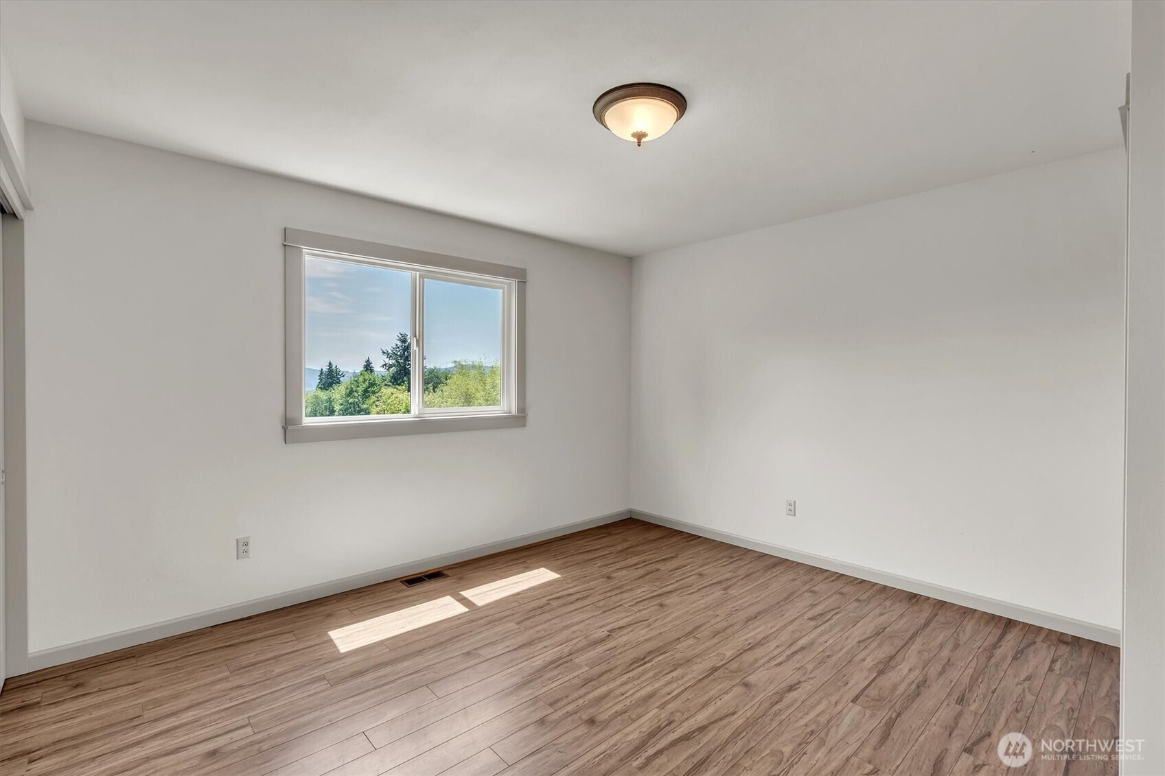 231 Robertson Road Longview, WA 98632 - Photo 19 of 37 an empty room with wooden floor and window