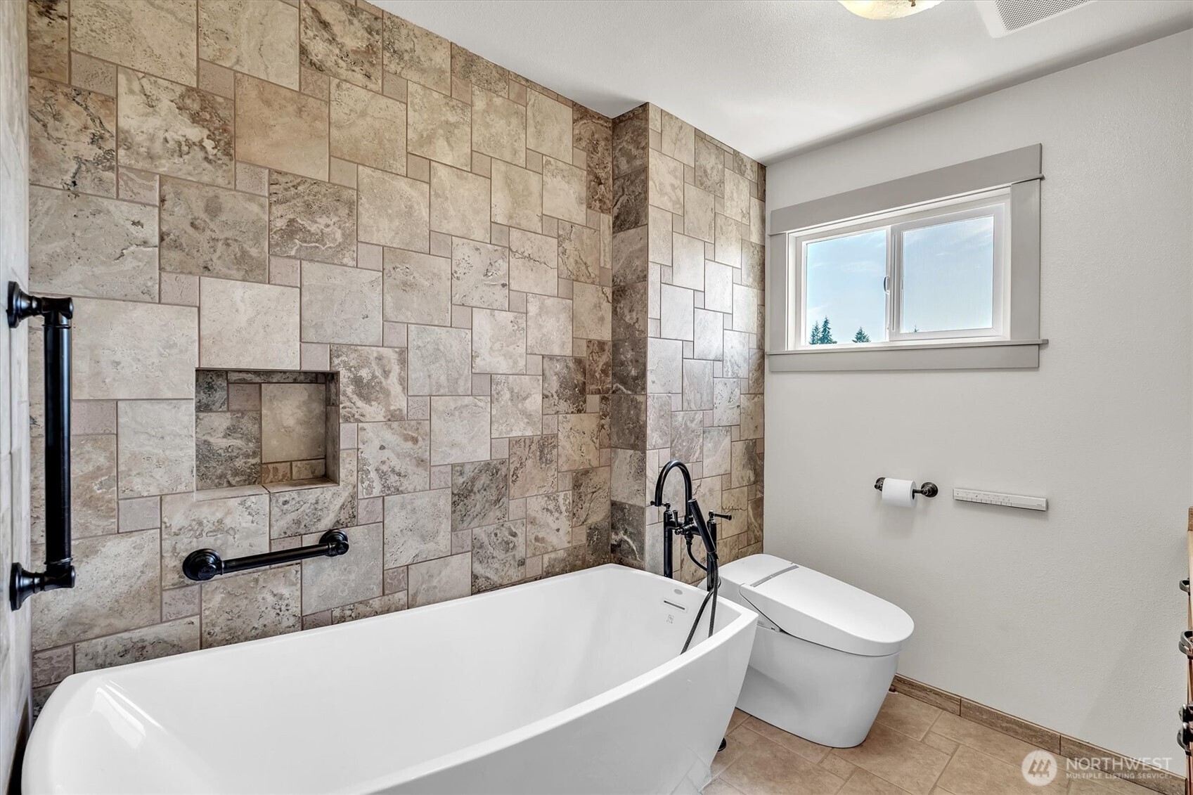 231 Robertson Road Longview, WA 98632 - Photo 25 of 37 a white bath tub sitting next to a white toilet