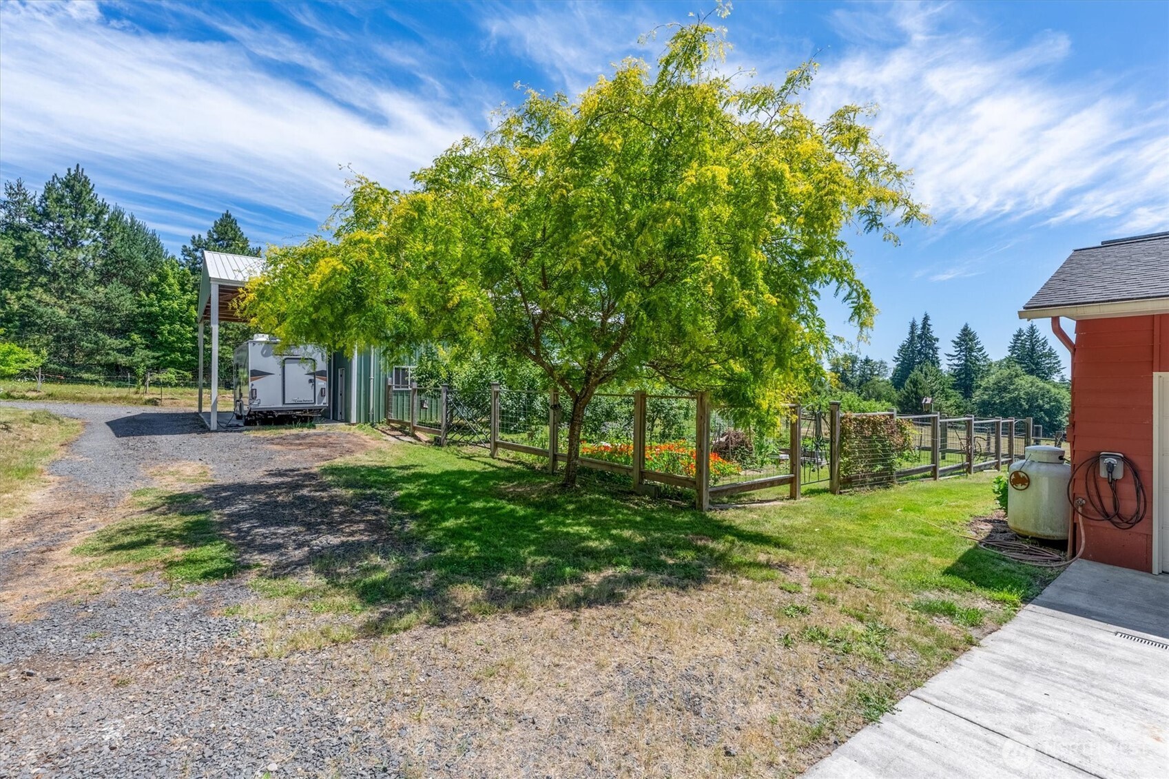 231 Robertson Road Longview, WA 98632 - Photo 32 of 37 a view of a backyard with a garden