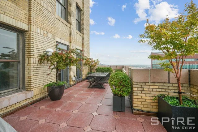 $1,015,000 | 1 Hanson Place, Unit 9D | Fort Greene