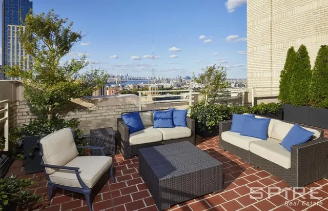 $1,015,000 | 1 Hanson Place, Unit 9D | Fort Greene