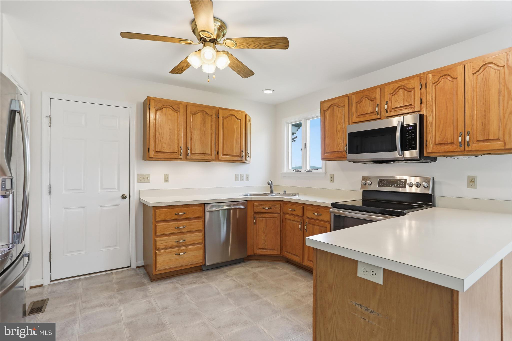 2700 Poffenberger Road Middletown, MD 21769 - Photo 14 of 46 Kitchen With Stainless Steel Appliances