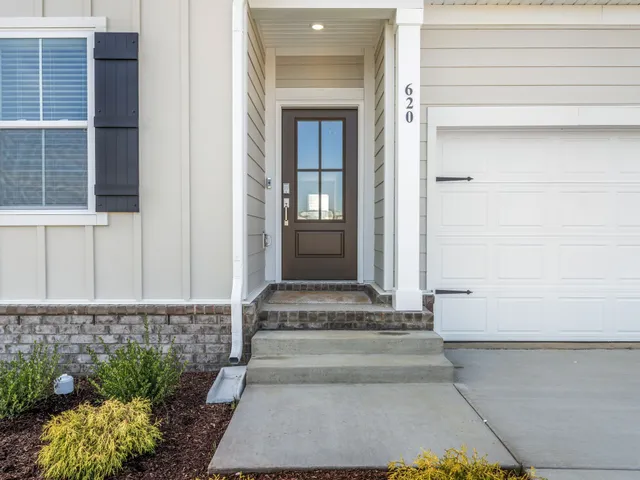 $299,990 | 620 Shoemaker Lane, Clarksville, TN 37043