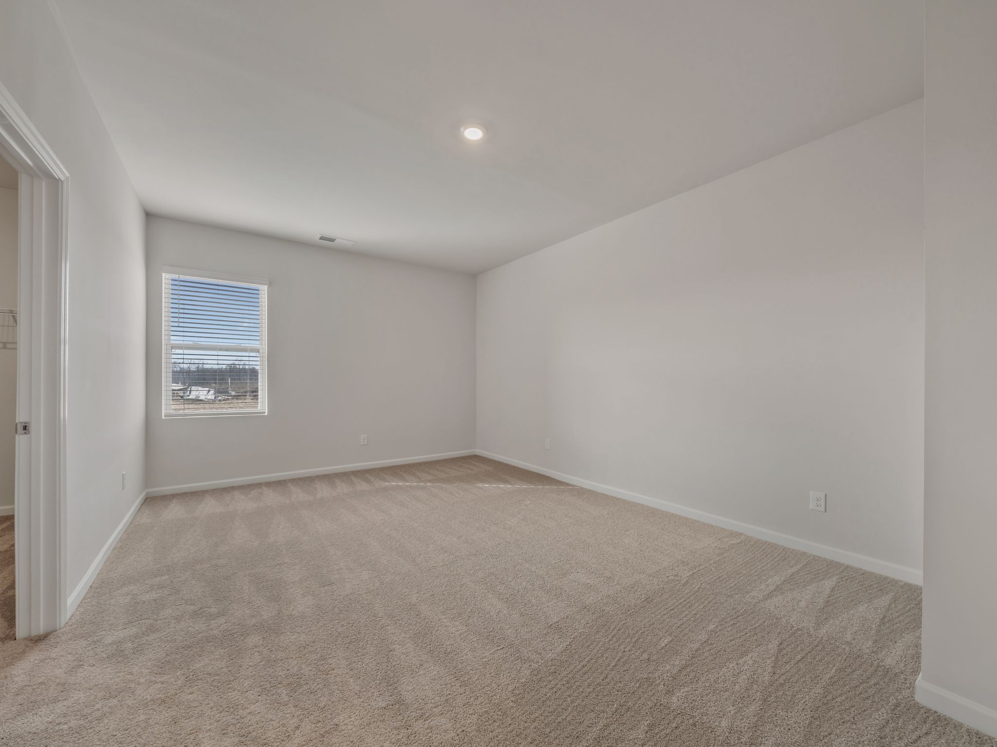 620 Shoemaker Lane Clarksville, TN 37043 - Photo 10 of 13 an empty room with a window