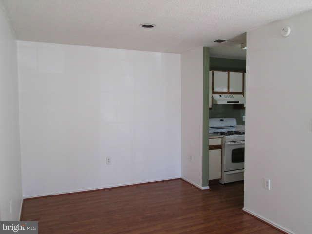 21009 Timber Ridge Terrace, Unit 102 Ashburn, VA 20147 - Photo 8 of 20 Dining Room