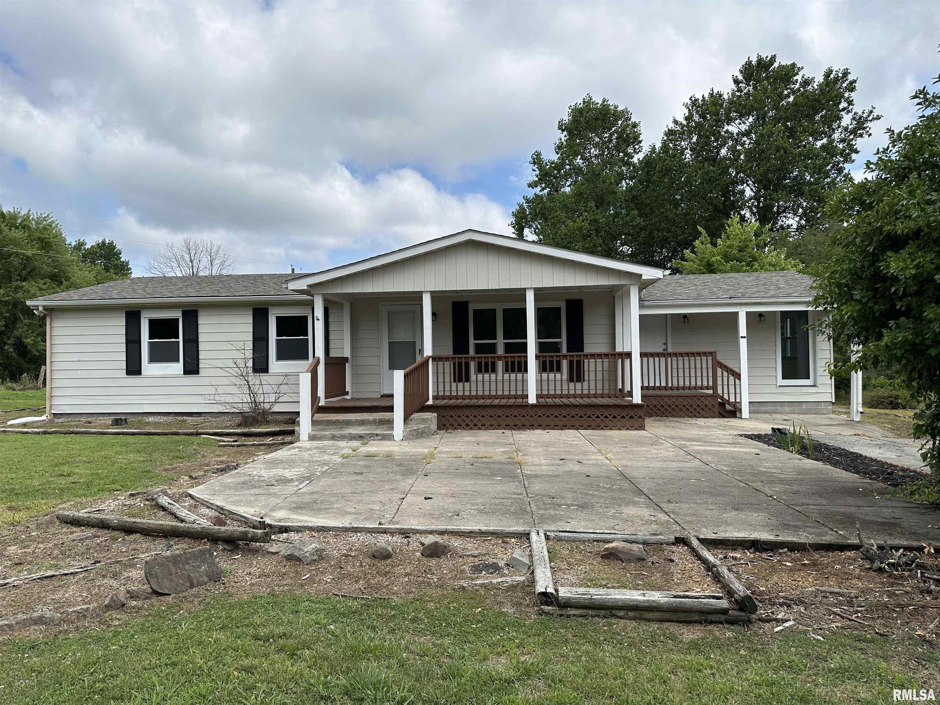 3255 Grassy Road Carbondale, IL 62902 - Photo 2 of 31 Gallery Image 2