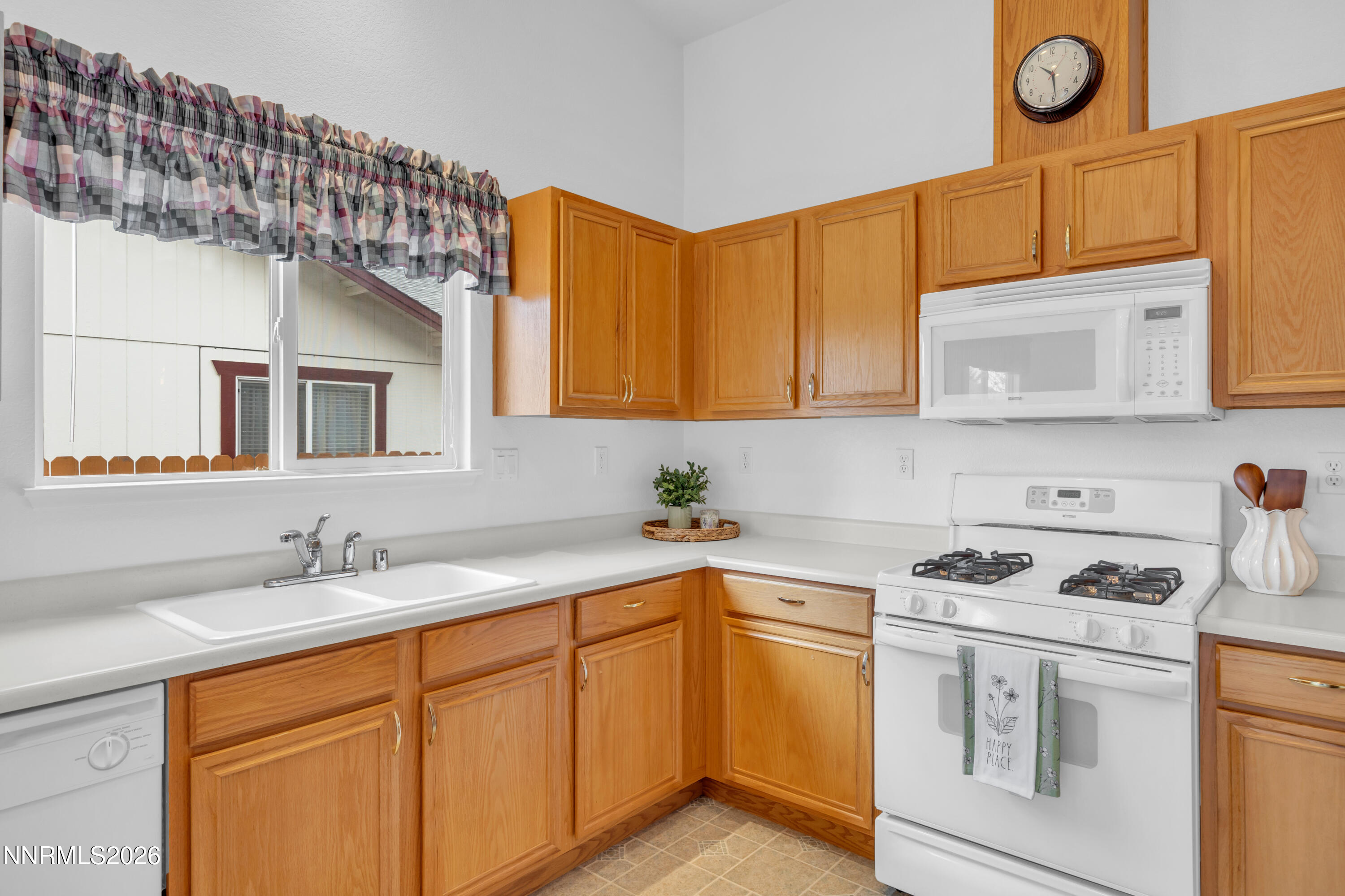 2326 Ruddy Way Sparks, NV 89441 - Photo 14 of 40 24_img_3718