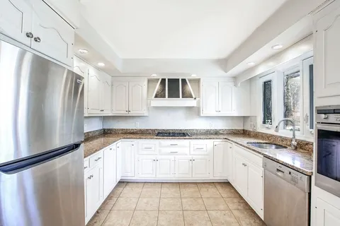 $2,500,000 | 5 Rivers View Road, East Falmouth, MA 02536