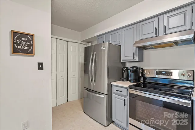 $210,000 | 5870 Harris Grove Lane, Charlotte, NC 28212