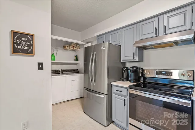 $210,000 | 5870 Harris Grove Lane, Charlotte, NC 28212