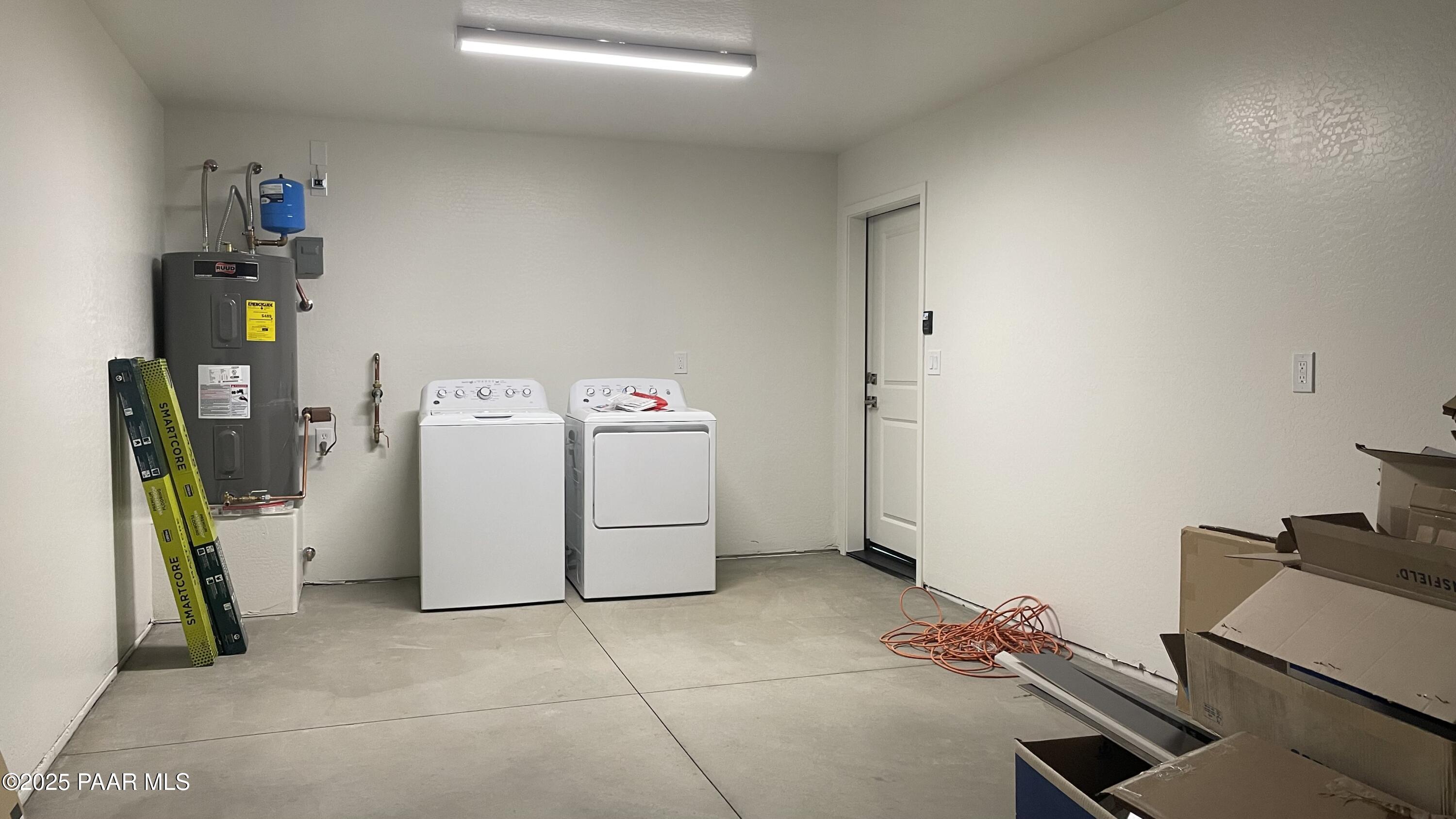 3981 North Robert Road Prescott Valley, AZ 86314 - Photo 23 of 25 a utility room with dryer and washer