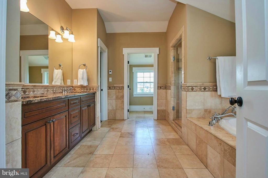 5396 Washwright Road Hume, VA 22639 - Photo 21 of 30 Master Bathroom