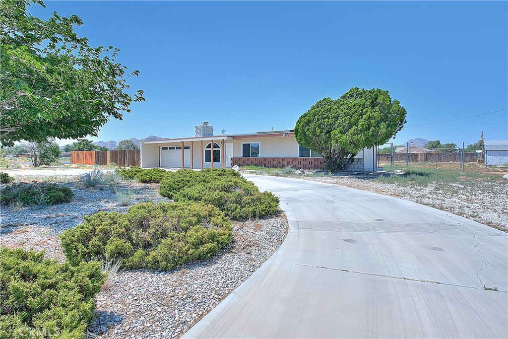 20916 Thunderbird Road Apple Valley, CA 92307 - Photo 11 of 33