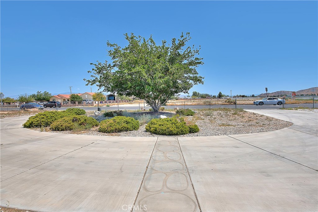 20916 Thunderbird Road Apple Valley, CA 92307 - Photo 12 of 33