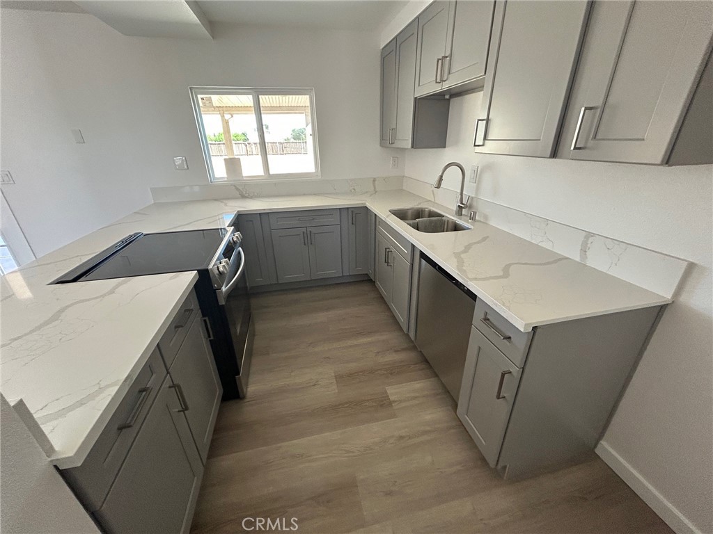 20916 Thunderbird Road Apple Valley, CA 92307 - Photo 17 of 33