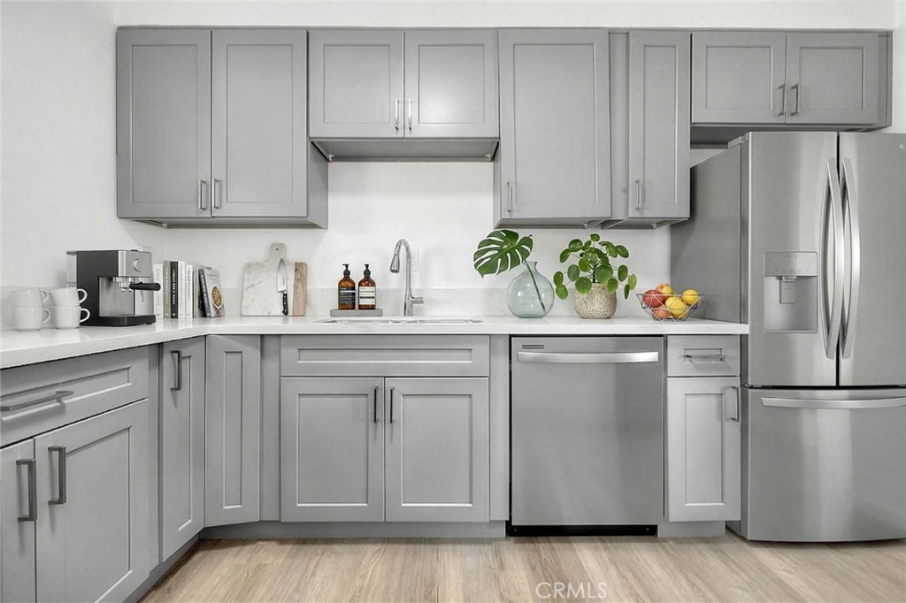 20916 Thunderbird Road Apple Valley, CA 92307 - Photo 3 of 33