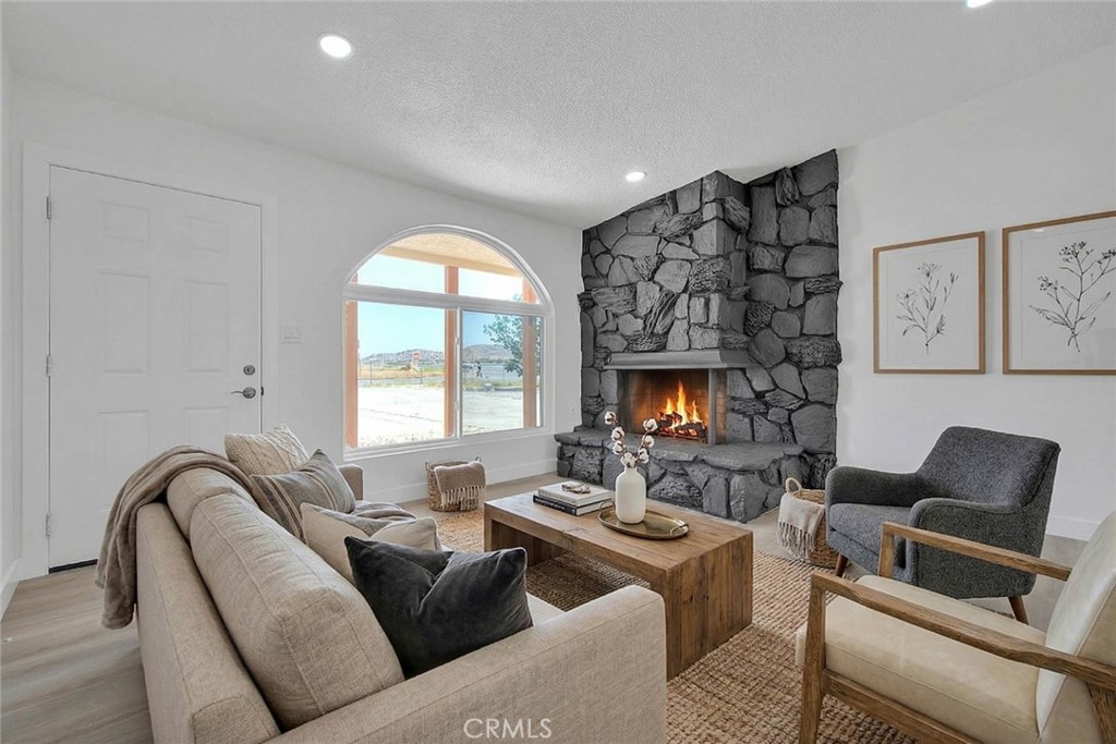 20916 Thunderbird Road Apple Valley, CA 92307 - Photo 4 of 33