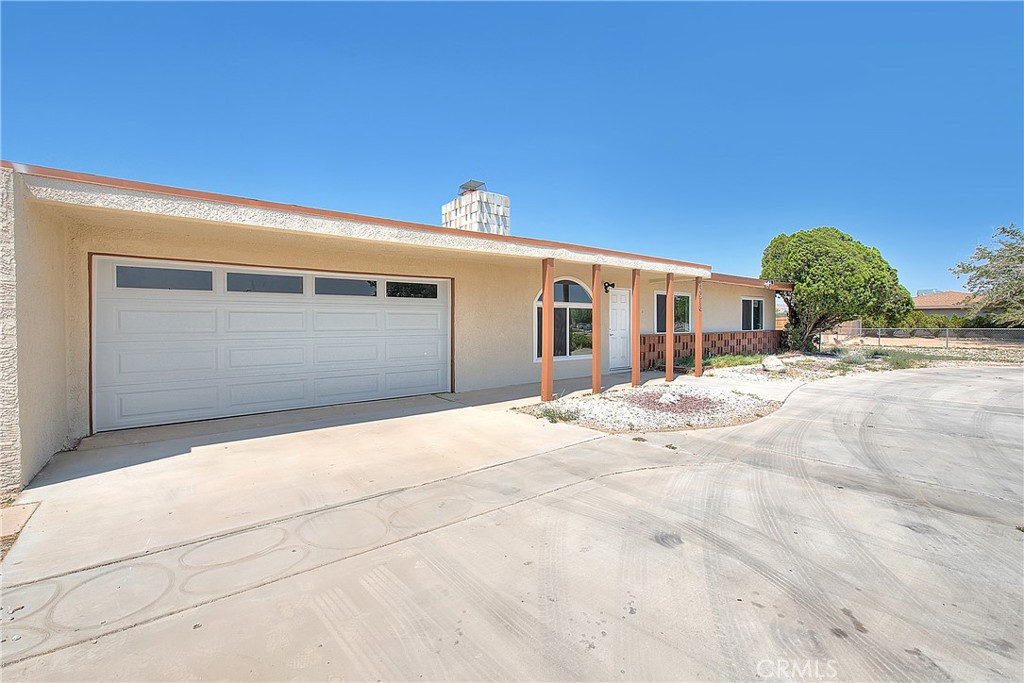 20916 Thunderbird Road Apple Valley, CA 92307 - Photo 8 of 33