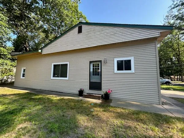 $449,900 | 15190 Leonard Road, Spring Lake, MI 49456