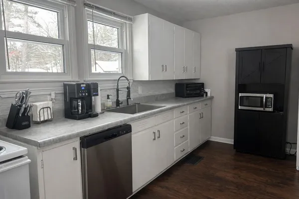 $449,900 | 15190 Leonard Road, Spring Lake, MI 49456