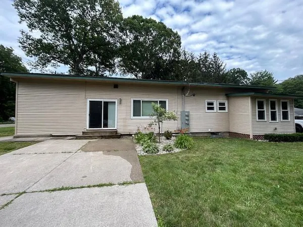 $449,900 | 15190 Leonard Road, Spring Lake, MI 49456