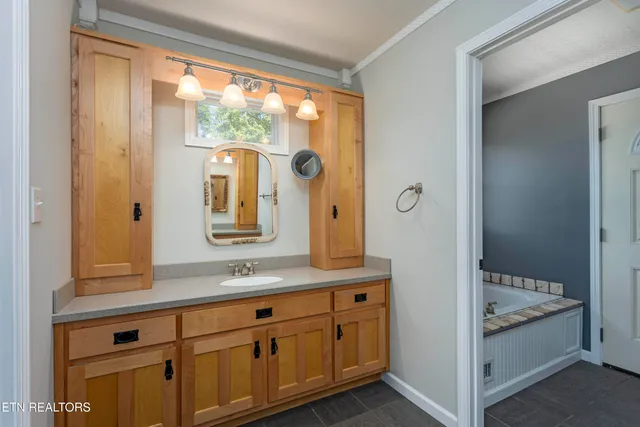 $550,000 | 203 Meadow Green Lane, Dayton, TN 37321