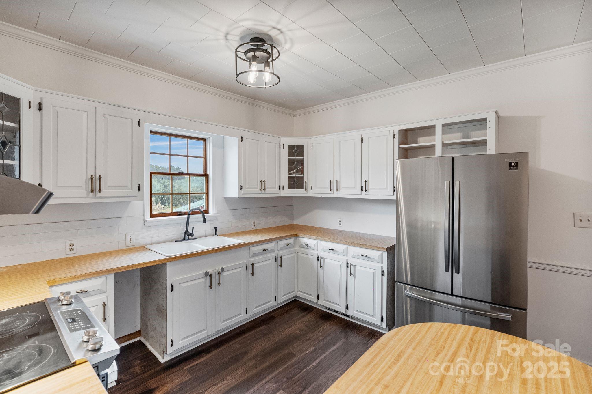 956 Stoney Point Road Kings Mountain, NC 28086 - Photo 23 of 48 a kitchen with stainless steel appliances granite countertop a sink stove and refrigerator