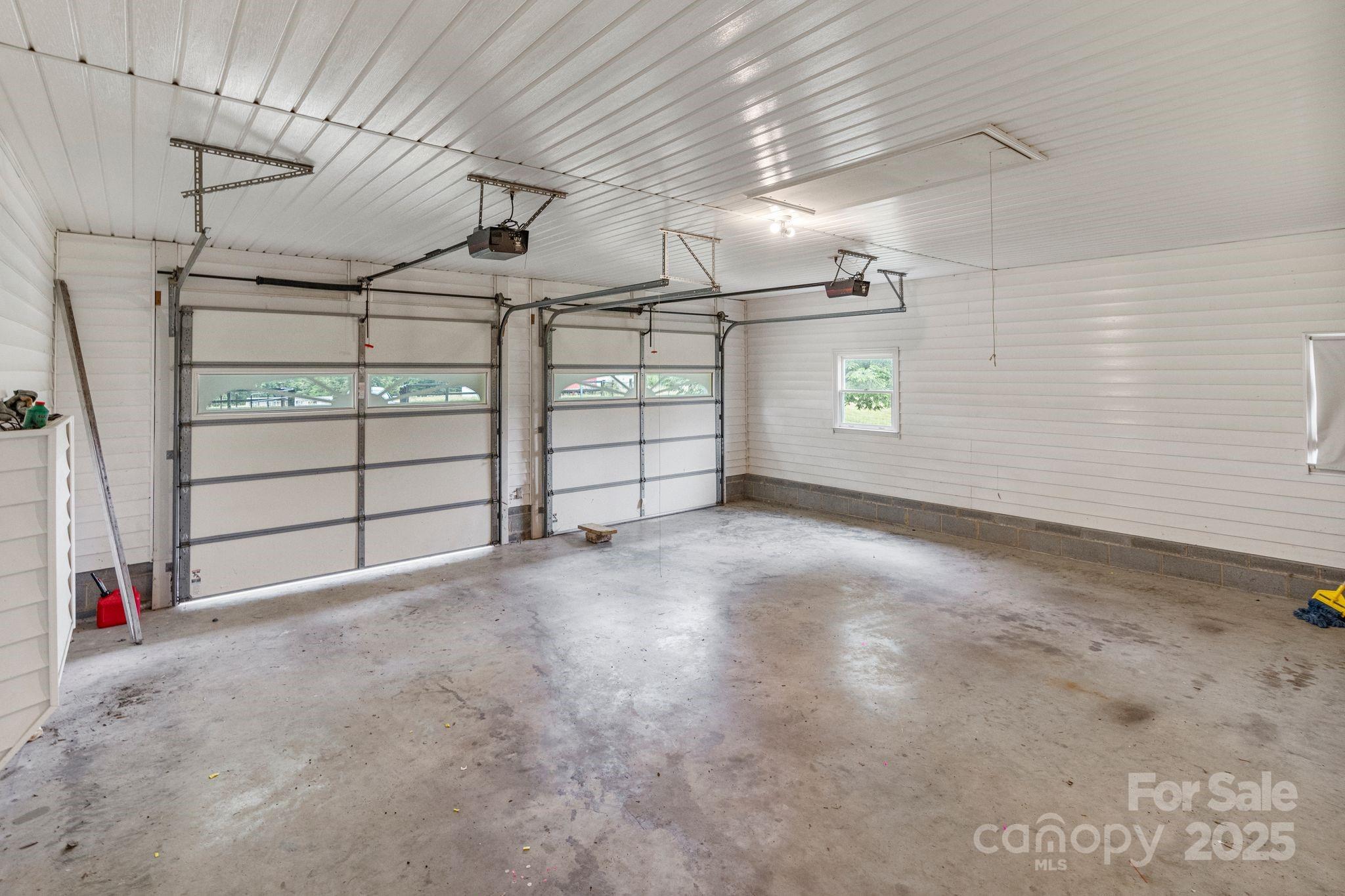 956 Stoney Point Road Kings Mountain, NC 28086 - Photo 25 of 48 a view of a garage