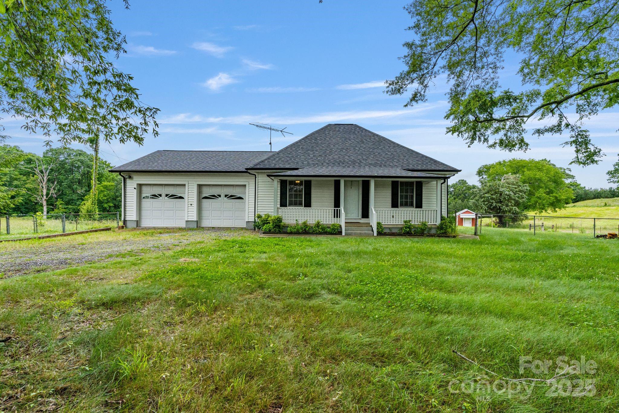 956 Stoney Point Road Kings Mountain, NC 28086 - Photo 3 of 48 a front view of a house with a garden