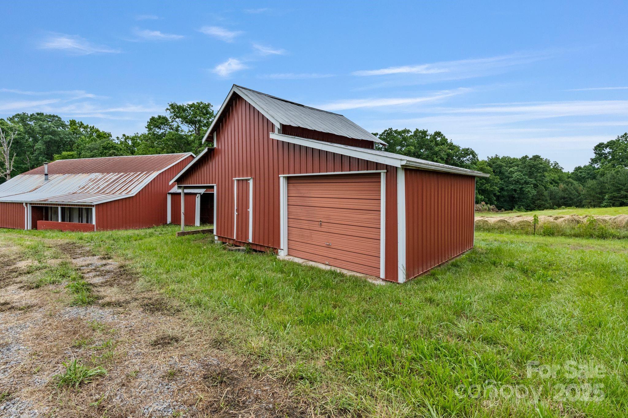 956 Stoney Point Road Kings Mountain, NC 28086 - Photo 34 of 48 a view of a house with backyard and garden