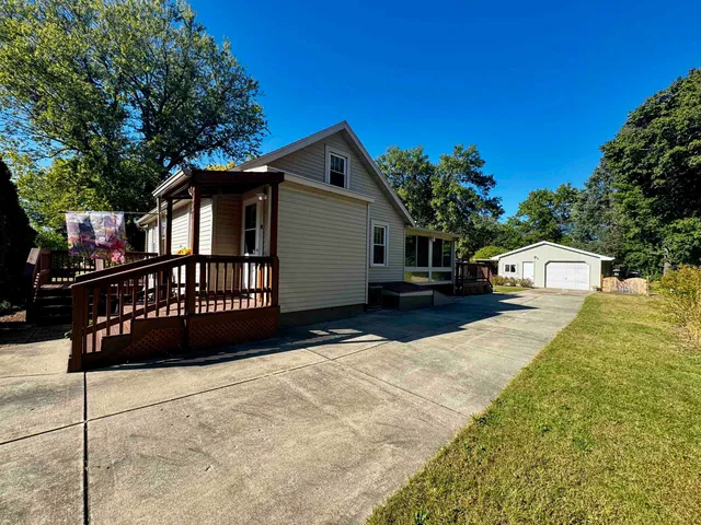 $219,900 | 737 East Briar Lane, Beloit, WI 53511