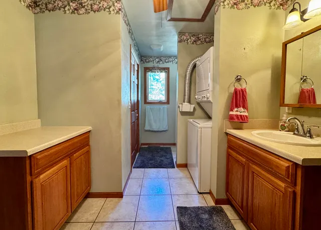 $219,900 | 737 East Briar Lane, Beloit, WI 53511