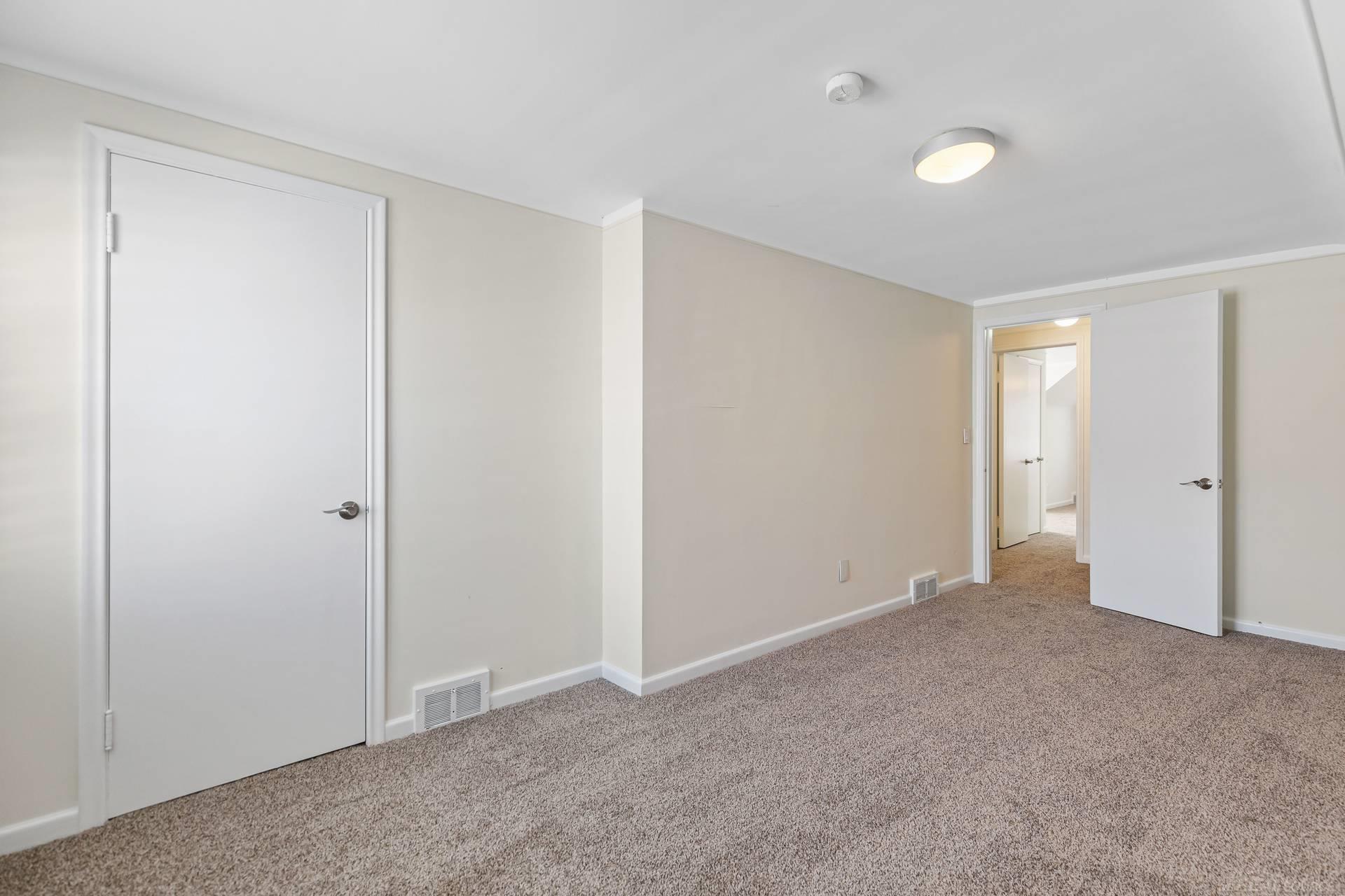 320 Cloverly Road Grosse Pointe, MI 48236 - Photo 21 of 38 50137440-8dd3c628-7a34-4912-a983-3b4679070741.JPG