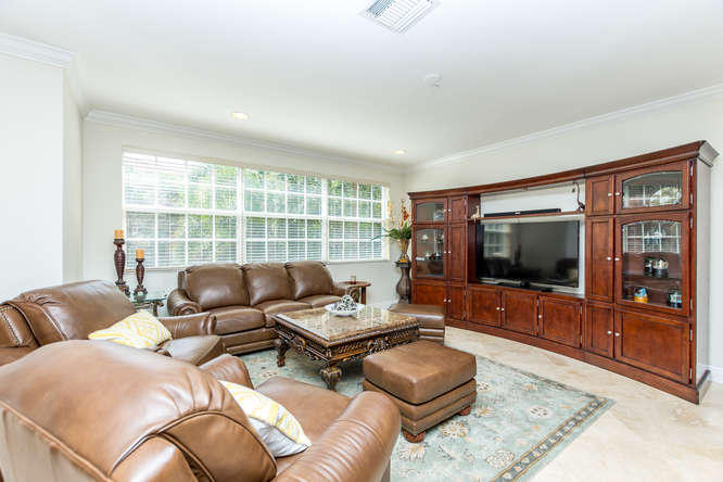 5590 Northeast Trieste Terrace, Unit CASA LUNA Boca Raton, FL 33487 - Photo 22 of 59 5590 NE Trieste Terrace Boca-small-037-3
