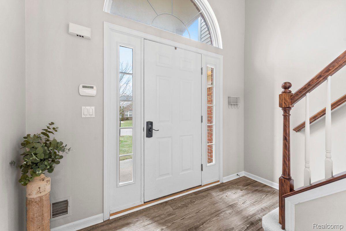 49091 Hawksburry Road Canton, MI 48188 - Photo 3 of 37 Gallery Image 3