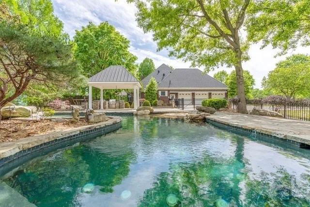 $2,400,000 | 2081 Mossy Oak Circle, Clarksville, TN 37043