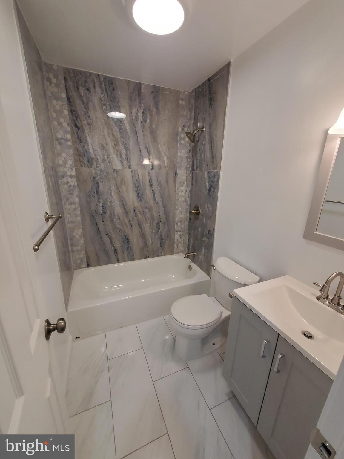 68 Oak Shade Road Gaithersburg, MD 20878 - Photo 21 of 37 Hallway bath