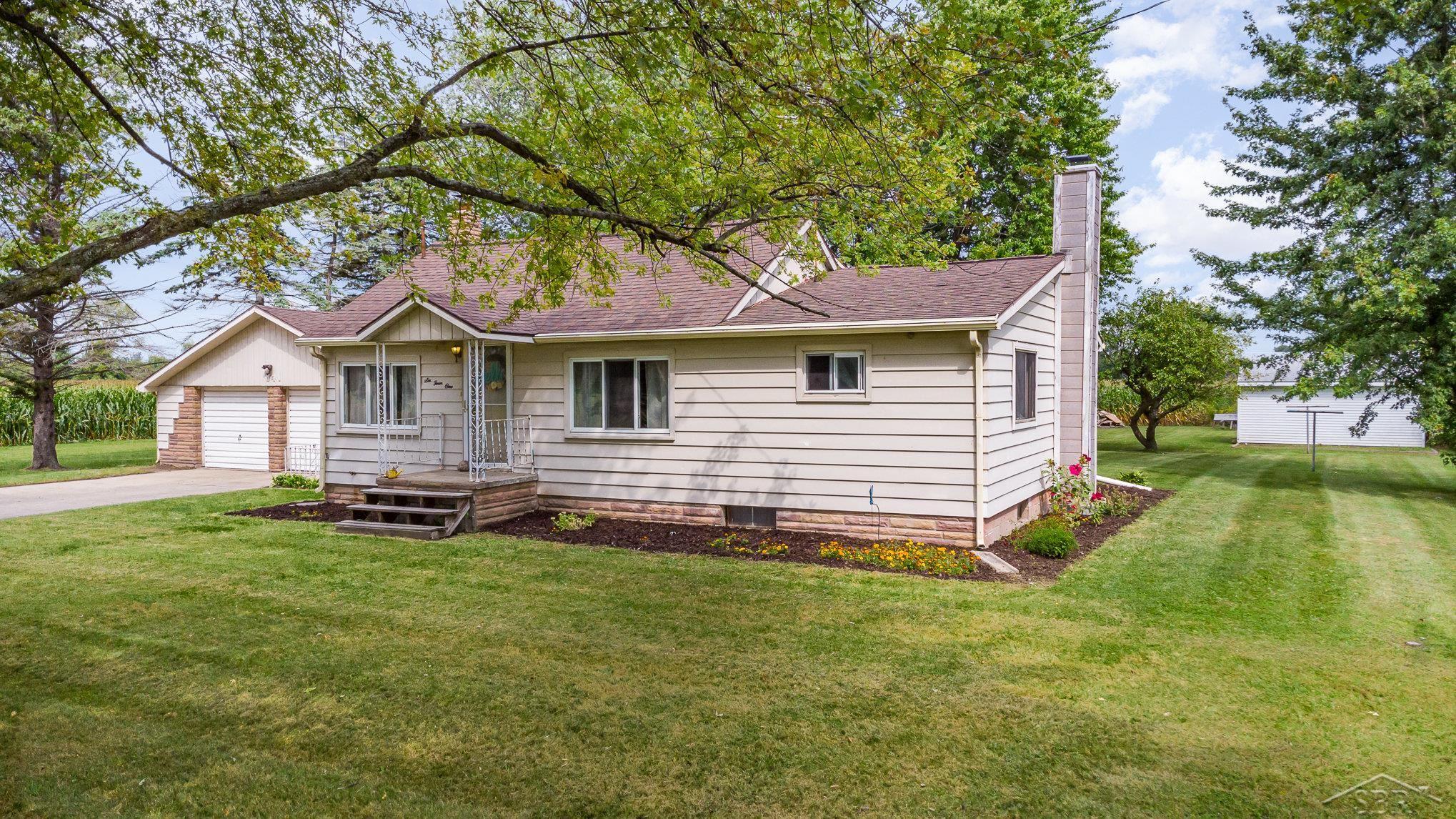 641 Neuman Road Pinconning, MI 48650 - Photo 2 of 24