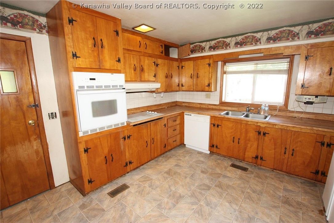 121 Robin Road Nitro, WV 25143 - Photo 20 of 50 Gallery Image 20