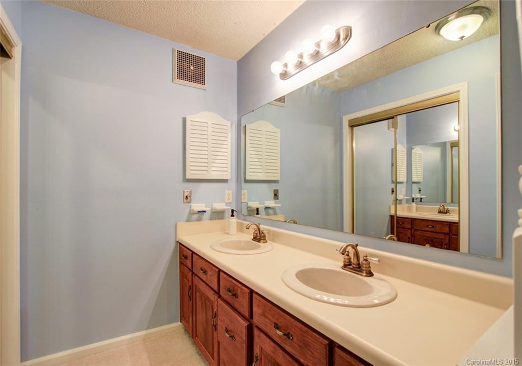 11077 Painted Tree Road Charlotte, NC 28226 - Photo 14 of 22 Gallery Image 14