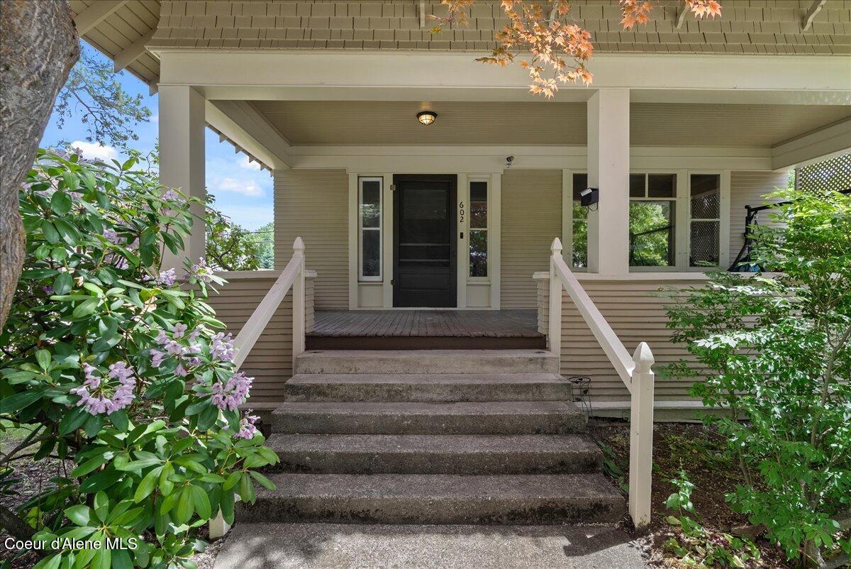 602 North Government Way Coeur D'Alene, ID 83814 - Photo 10 of 21 24-Front porch