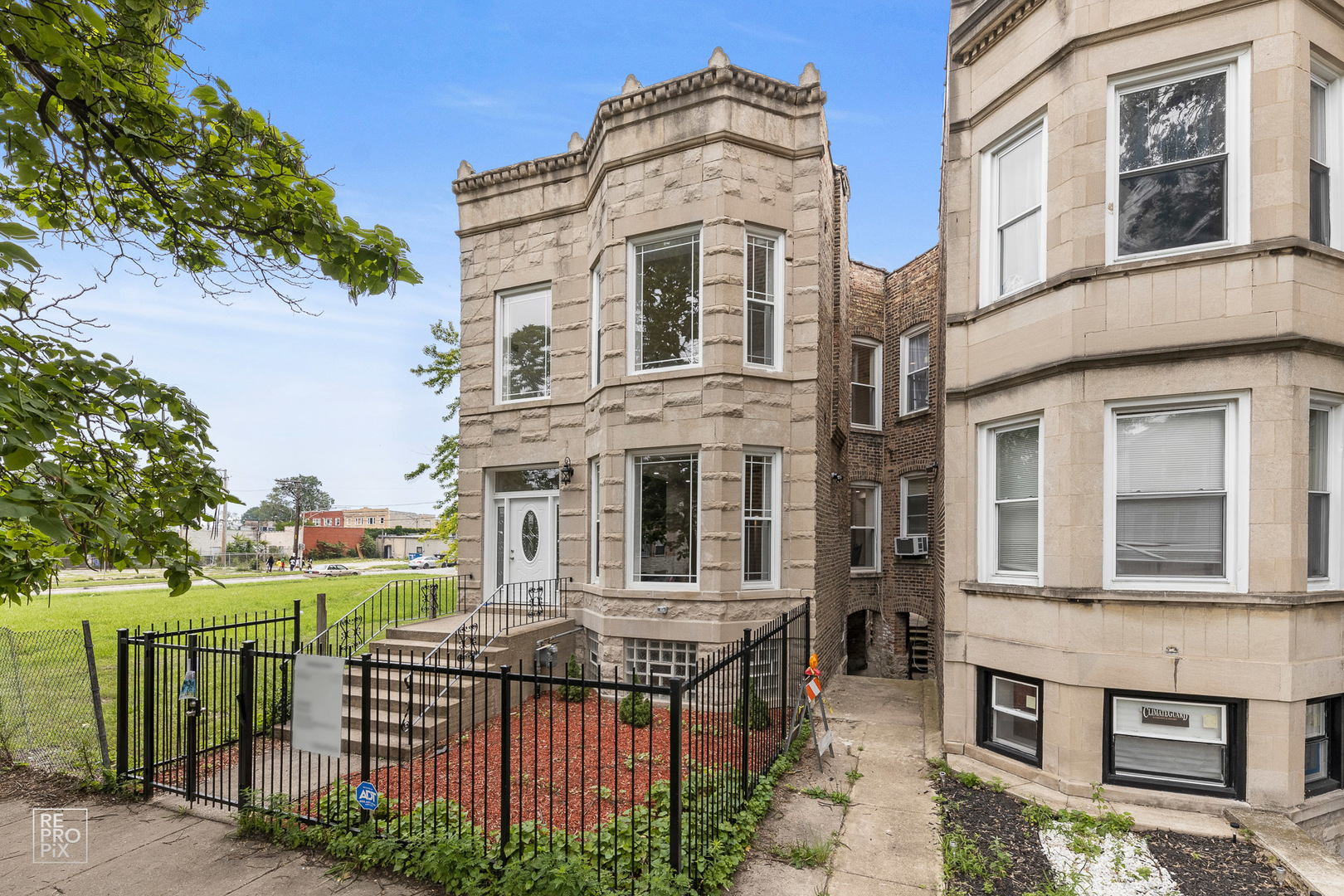 6511 South Evans Avenue Chicago, IL 60637 - Photo 1 of 19