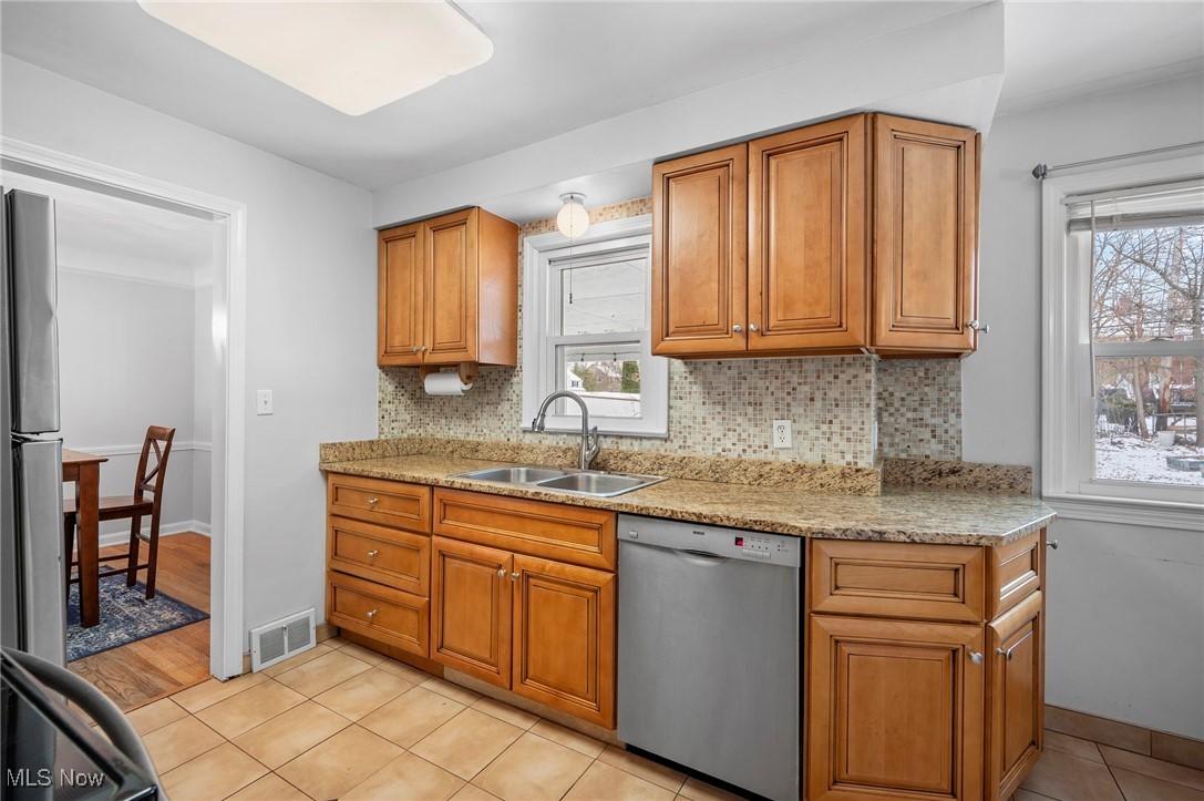 4871 Westbourne Road Cleveland, OH 44124 - Photo 9 of 28 Gallery Image 9