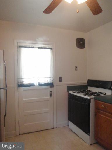 306 Rolling Rd. Catonsville, MD 21228 - Photo 14 of 17 Kitchen