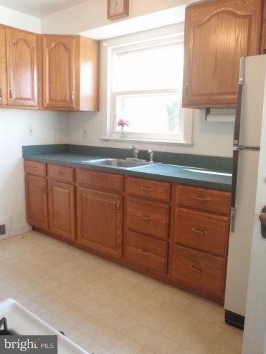 306 Rolling Rd. Catonsville, MD 21228 - Photo 3 of 17 Kitchen