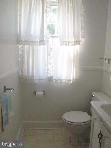 306 Rolling Rd. Catonsville, MD 21228 - Photo 4 of 17 Bath
